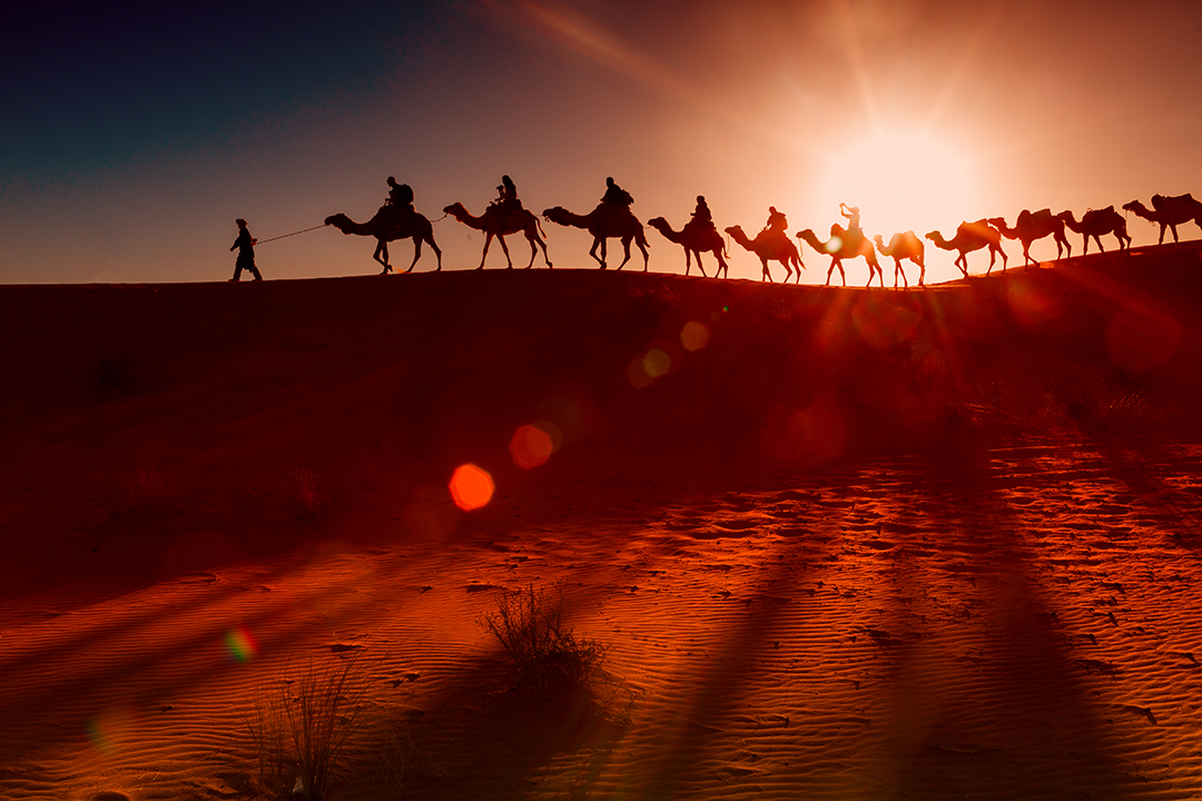 arab-people-with-camel-caravan